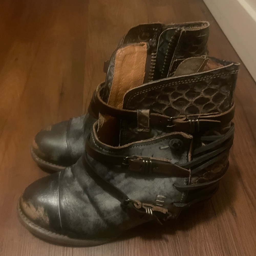 Free bird never worn leather boots